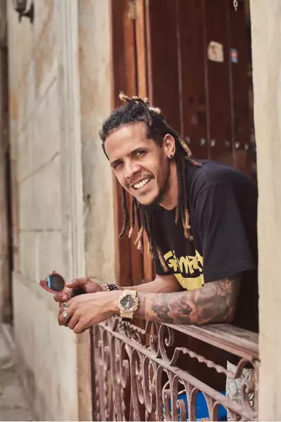 El Individuo, a Latin jazz and Cuban swing-influenced &lsquo;poetic rapper
