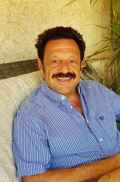 Roberto Sendoya Escobar / Phillip Witcomb