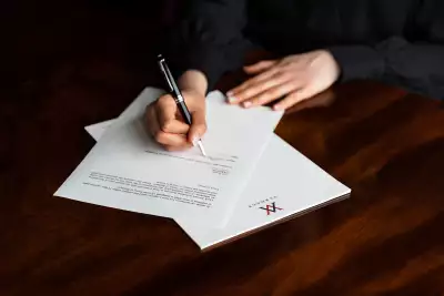 Vardags lawyers &ndash; signing a contract