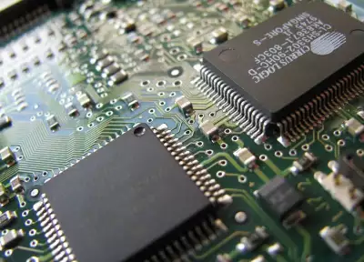 Semi conductors on circuit board