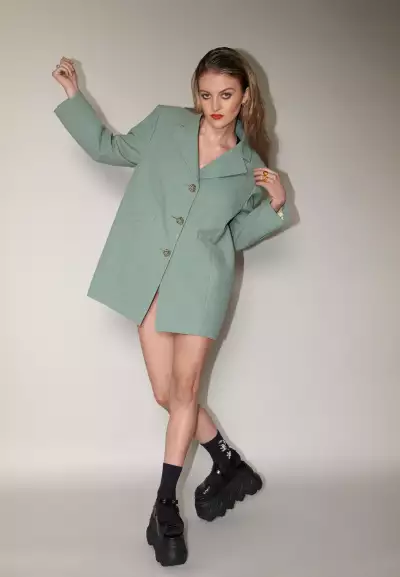 Lara Peake Lara Peake