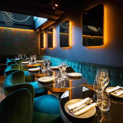 Farzi Caf&eacute;