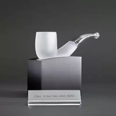 Lalique Ceci n&rsquo;est pas une pipe sculpture