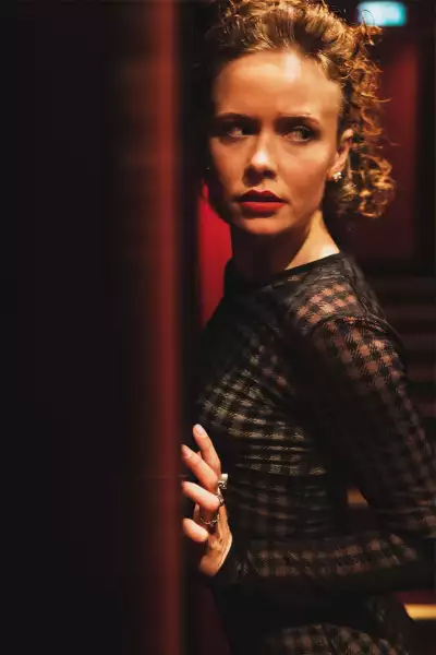 Amelia Eve