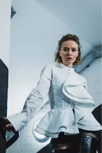 Amelia Eve