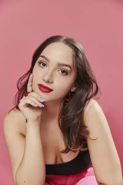 Bella Hull