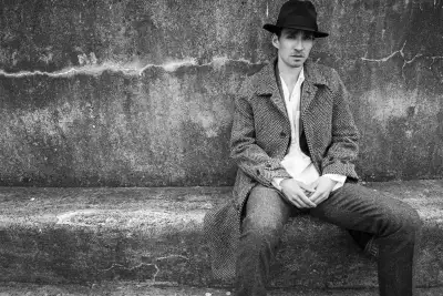 Robert Sheehan Robert Sheehan