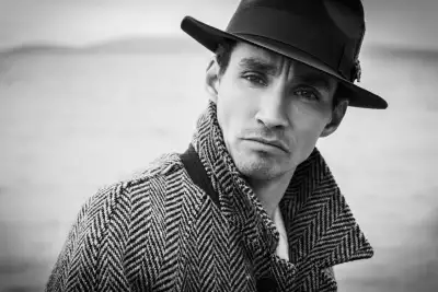 Robert Sheehan Robert Sheehan