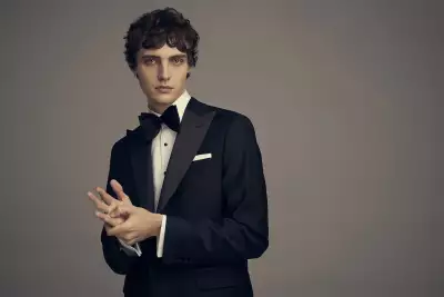 Model wearing Stenstr&ouml;ms black tie