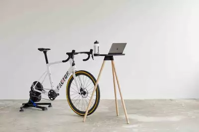 The Laptop Race Table by tons