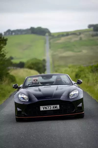 Aston Martin Vanquish Volante