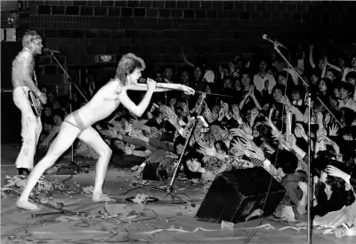 Mick Ronson and David Bowie in concert in Japan, 1973