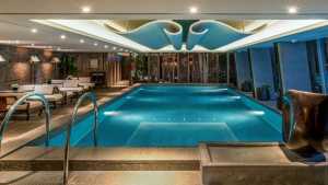 Shangri-La Hotel – Rooftop Pool