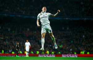 Toni Kroos of Real Madrid celebrates as he scores their second goal during the UEFA Champions League Round of 16 first leg match between Real Madrid CF and SSC Napoli at Estadio Santiago Bernabeu on February 15, 2017 in Madrid, Spain.