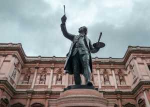 The statue of Joshua Reynolds and the Burlington House in Mayfair