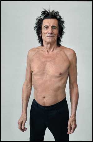 Ronnie Wood photographed at his home studio for Esquire. Hertfordshire 2022