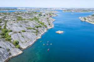 Threading a kayak beyond the island of Råön to reach the small islet of Kollholmen Threading a kayak beyond the island of Råön to reach the small islet of Kollholmen