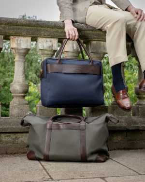 Arterton Holdall