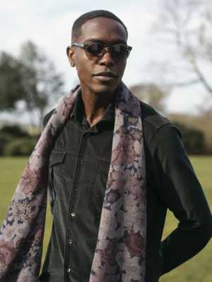 Model wearing Stenströms