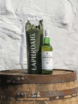 Laphroaig 18-Year-Old Christmas Gift Set