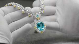 The Talk to Me, Harry Winston Collection’s Paraiba and diamond necklace centres on a 29.09-carat oval Paraiba tourmaline. For every 10,000 diamonds mined, there is only one Paraiba tourmaline.