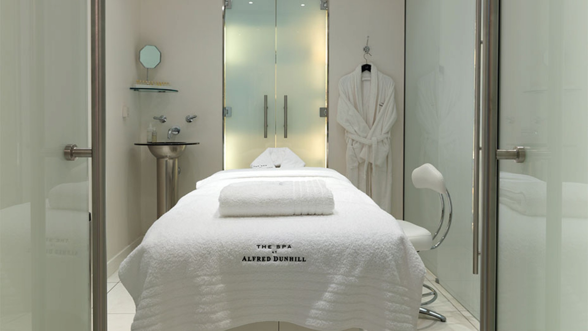 Alfred Dunhill, 2 Davies Street, W1K 3DJ Alfred Dunhill, 2 Davies Street, W1K 3DJ