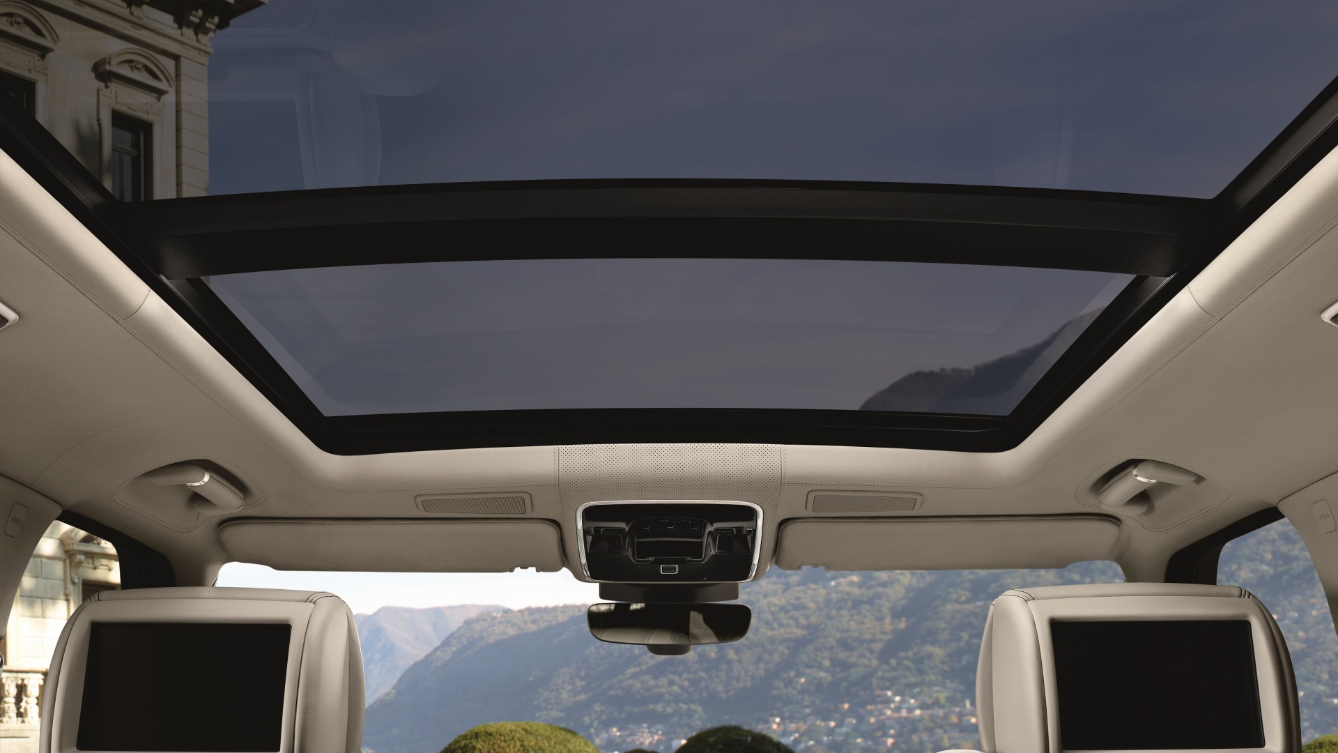 Range Rover Hybrid Long-Wheelbase Range Rover Hybrid Long-Wheelbase