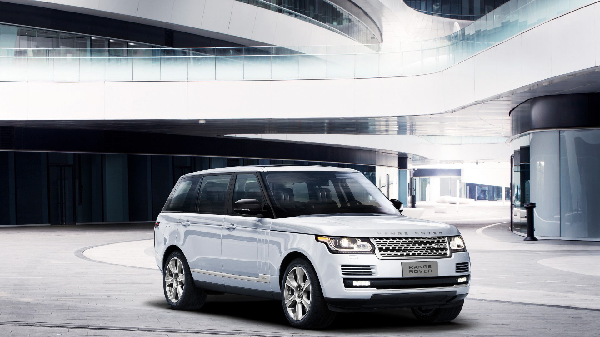 Range Rover Hybrid Long-Wheelbase Range Rover Hybrid Long-Wheelbase