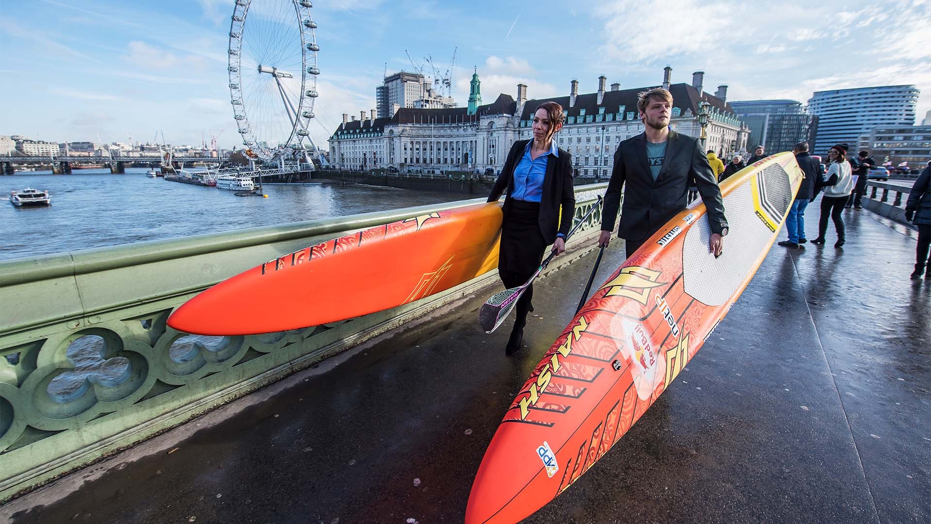Standup paddle boarding in London Square Mile