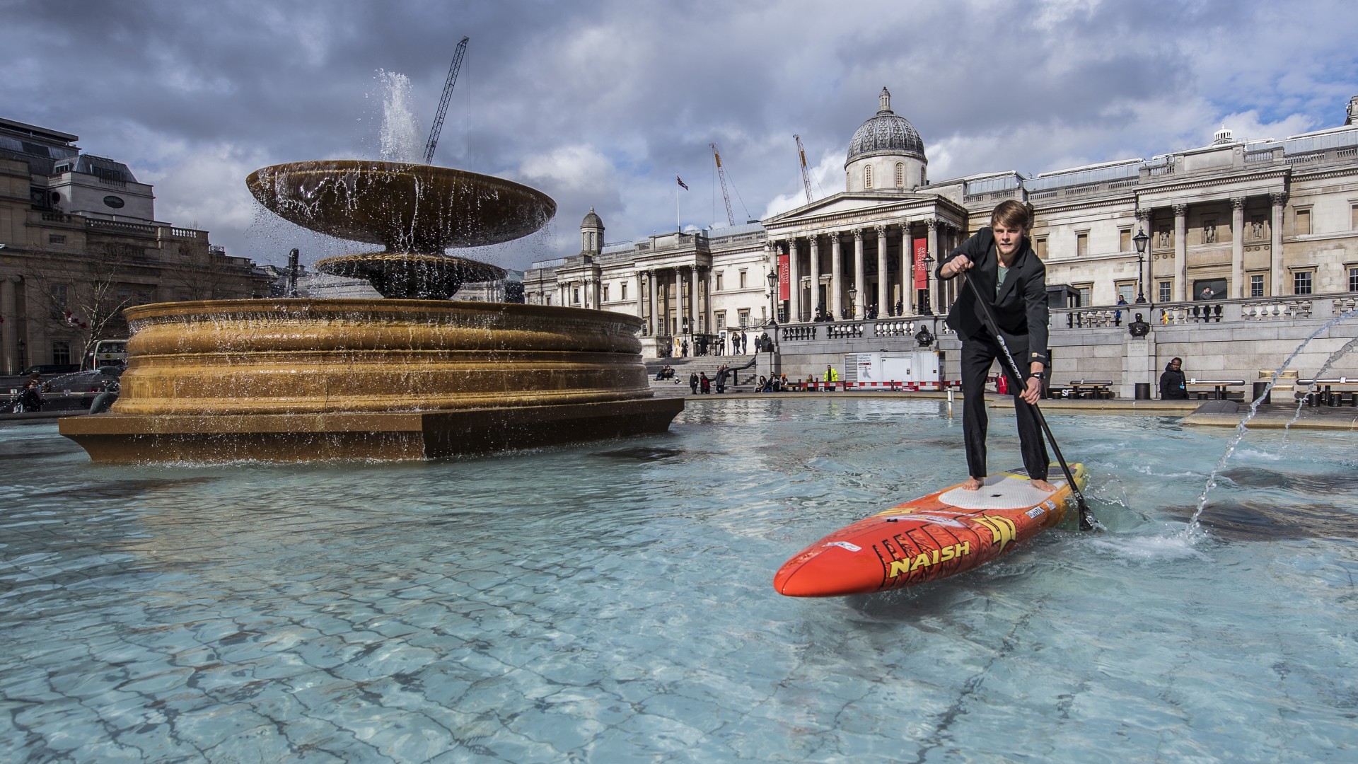 Standup paddle boarding in London Square Mile