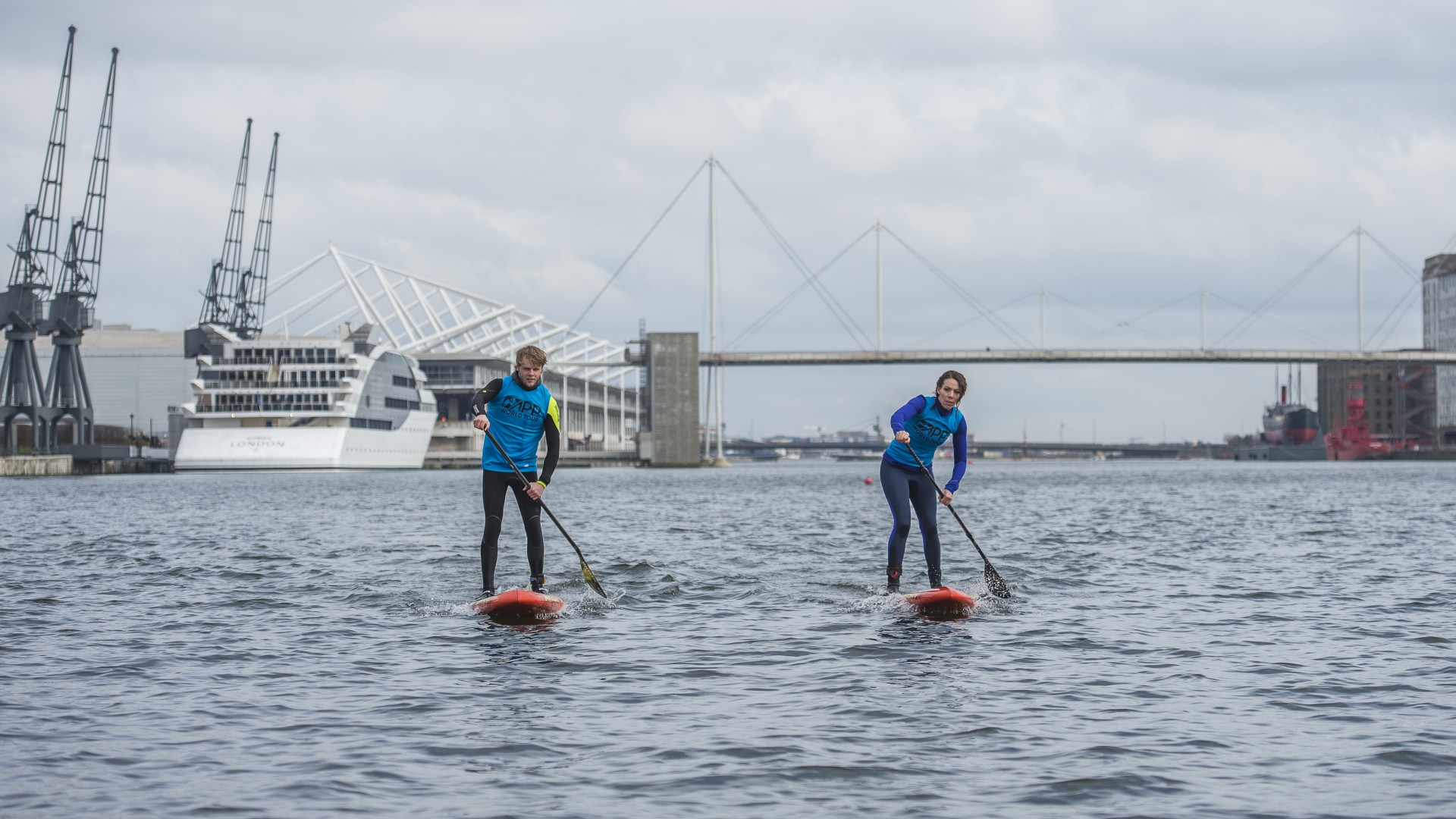 Standup paddle boarding in London Square Mile
