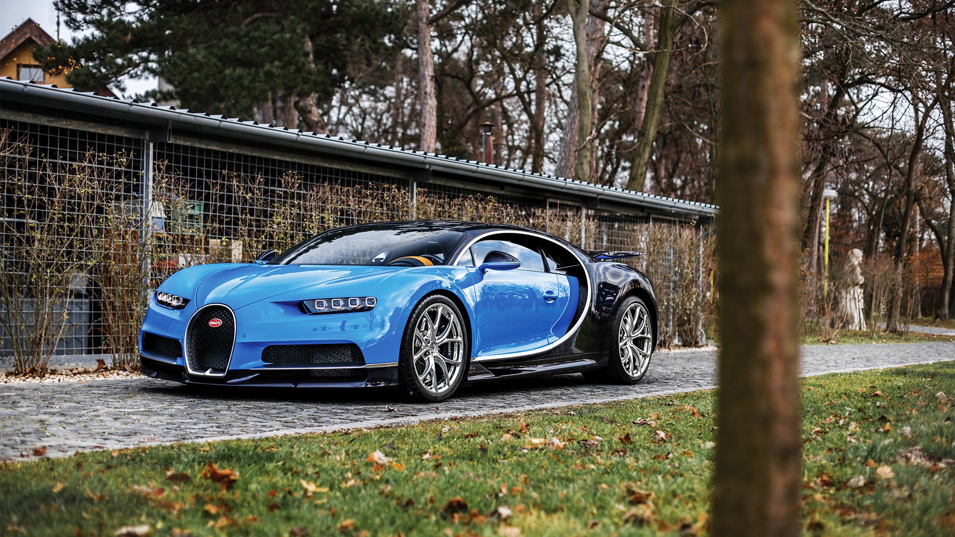 Bugatti Chiron (2016-Present) Bugatti Chiron (2016-Present)