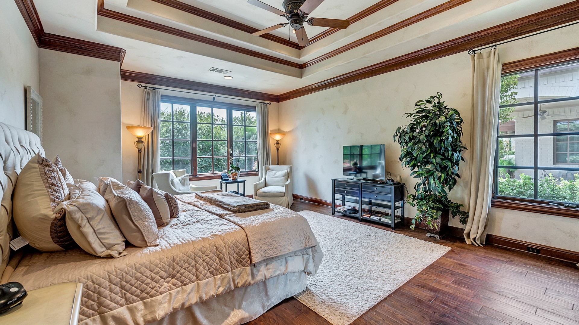 Buy Selena Gomez's house Square Mile