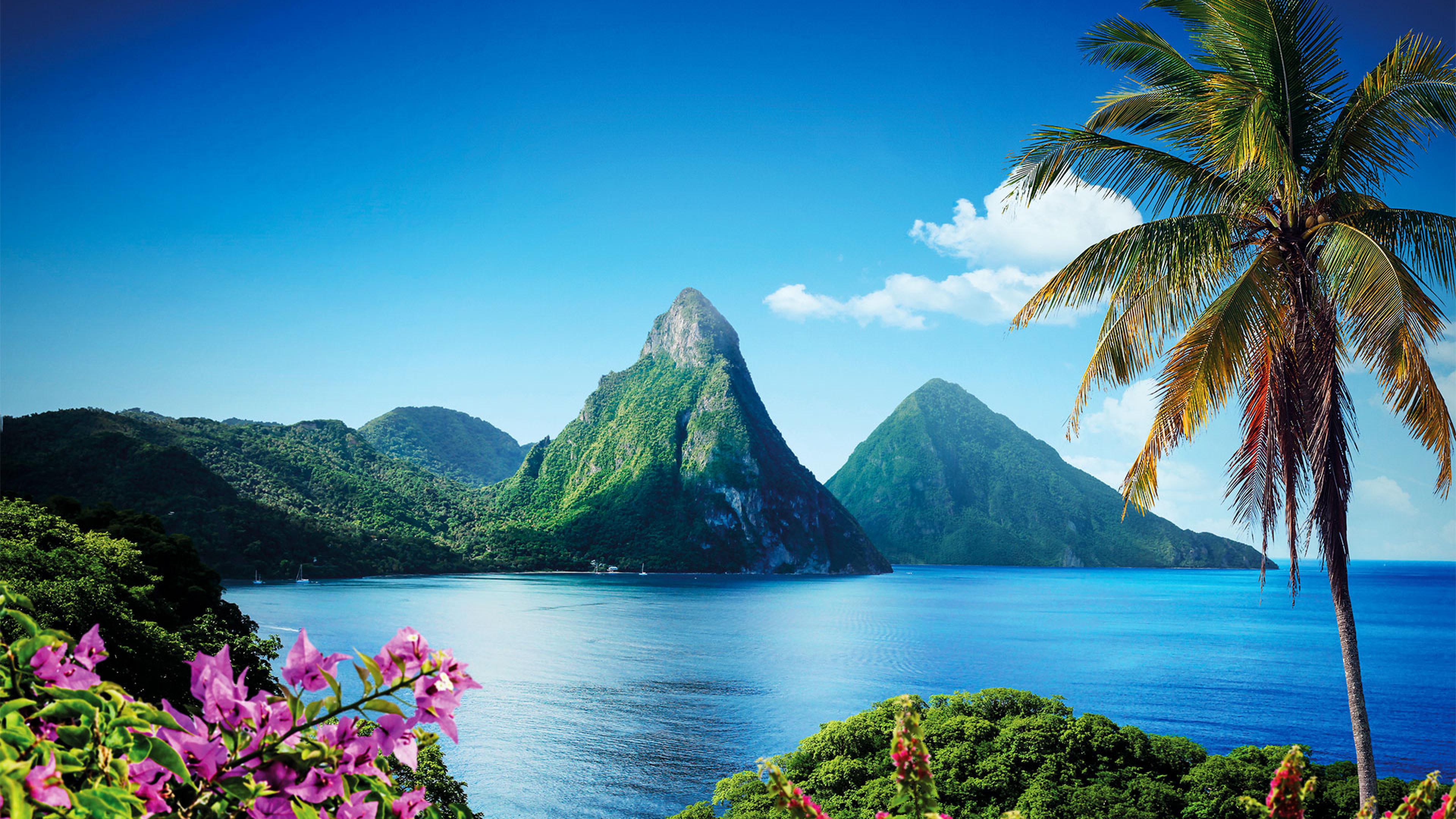 St Lucia: spectacular scenery, countless banana plantations and peaks ...