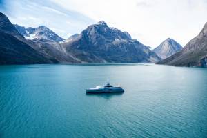 Cloudbreak superyacht to charter