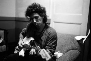 Keith Richards warming up backstage on tour in the USA in 1988