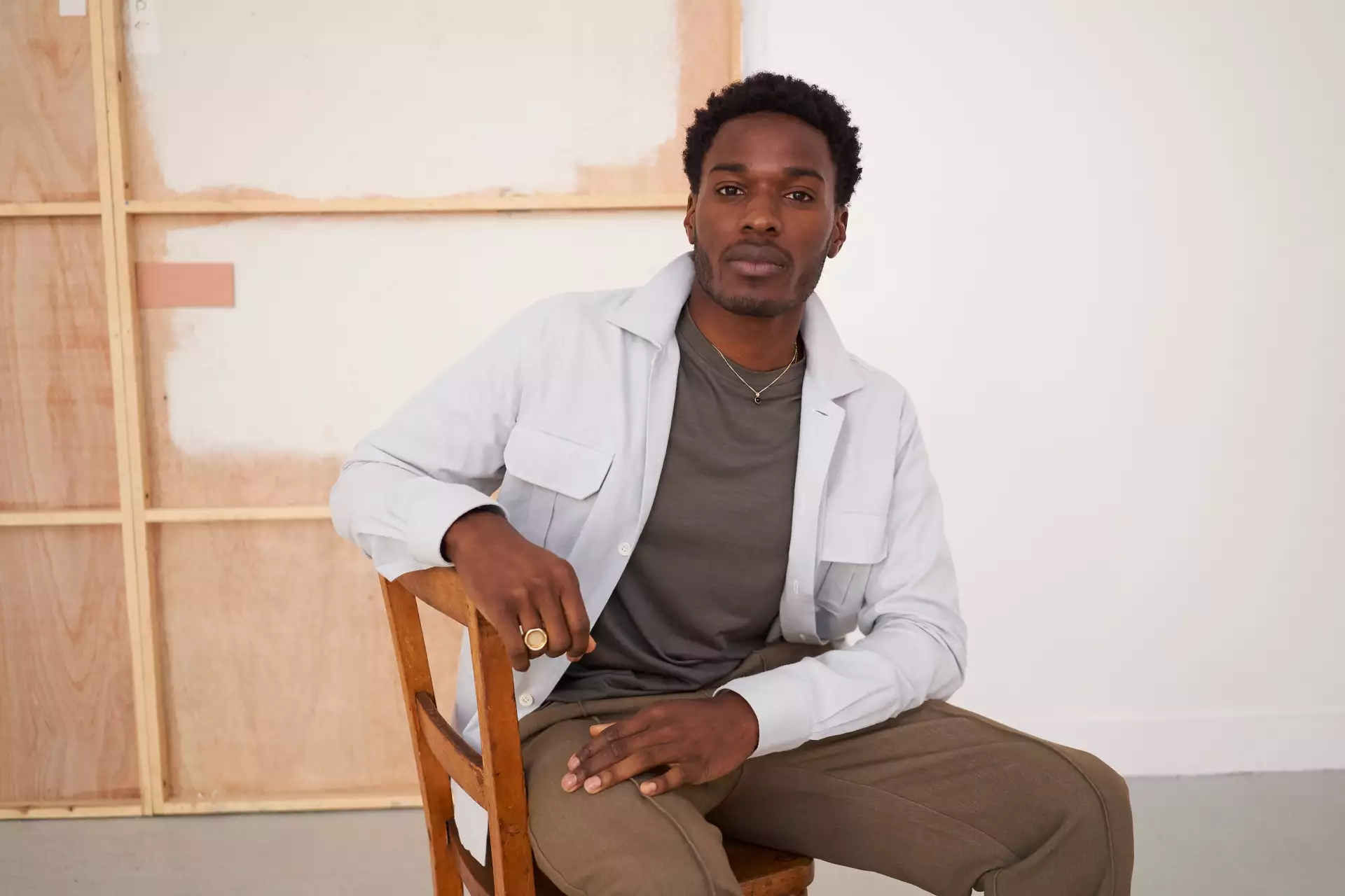 overshirt with dress shirt The overshirt: between shirt and jacket