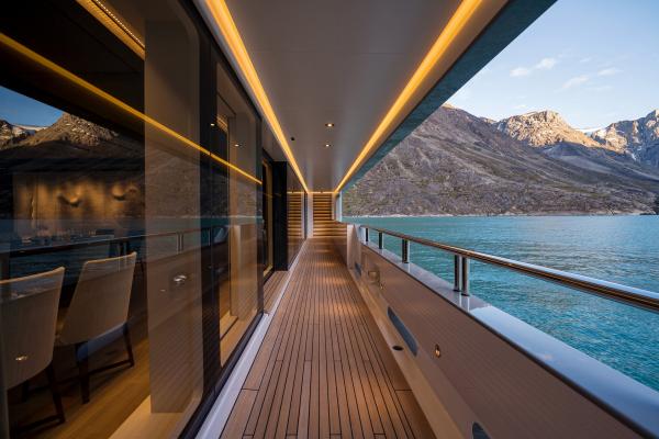 Cloudbreak superyacht to charter