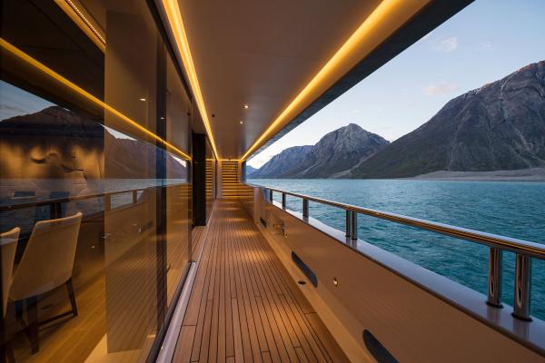 Cloudbreak superyacht to charter