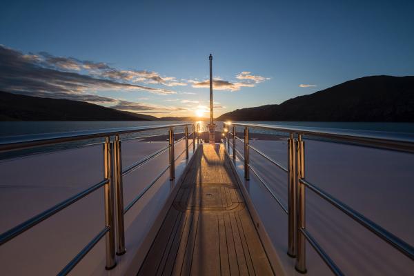 Cloudbreak superyacht to charter