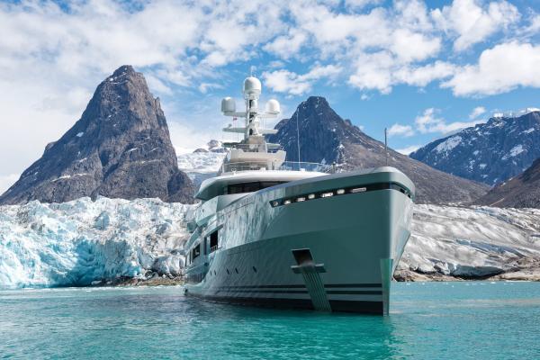 Cloudbreak superyacht to charter