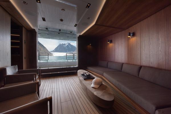 Cloudbreak superyacht to charter