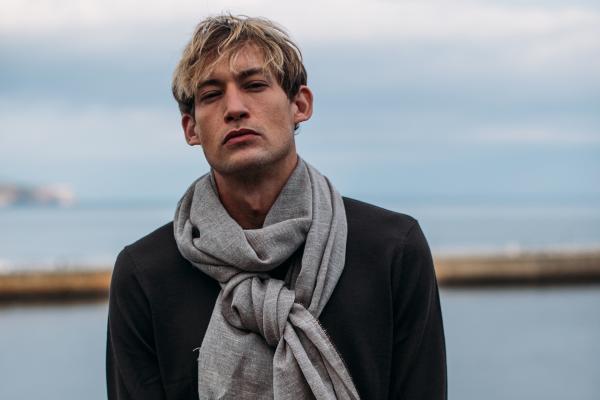 Joshua Ellis ‘Whitby’ lightweight wide cashmere scarf