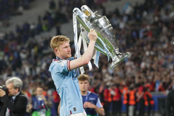 Kevin De Bruyne of Manchester City seen with trophy during the UEFA Champions League final match between Manchester City and Inter at Ataturk Olympic Stadium. Final Score; Manchester City 1:0 Inter. Final Score; Manchester City 1:0 Inter. Credit: SOPA Ima