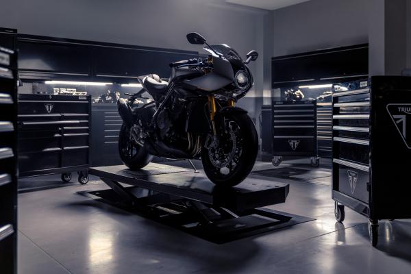 Triumph Speed Triple RR x Breitling Limited