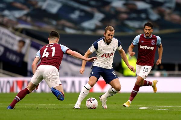 Tottenham Hotspur's Harry Kane and West Ham United's Declan Rice during the Premier League match at Tottenham Hotspur Stadium, London.