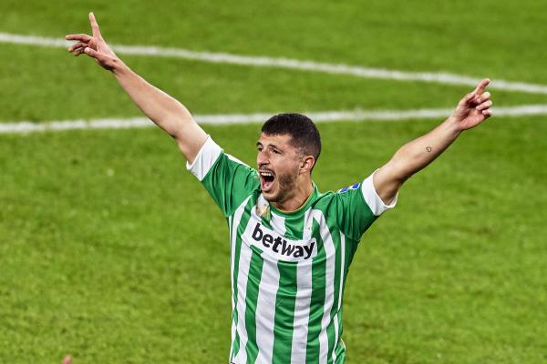 Guido Rodriguez of Real Betis reacts during the La Liga match between Athletic Club and Real Betis played at San Mames Stadium on November 23, 2020 in Bilbao, Spain