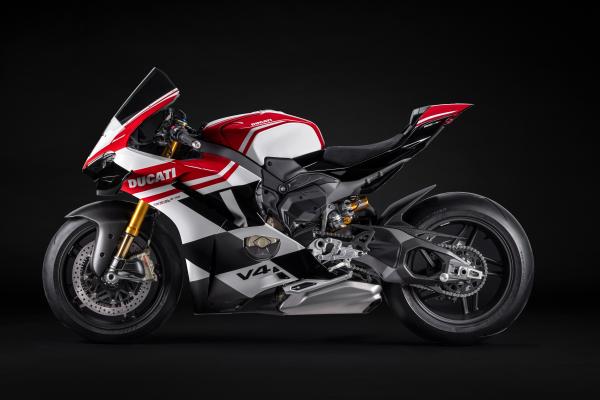 Ducati Panigale V4 Tricolore 1