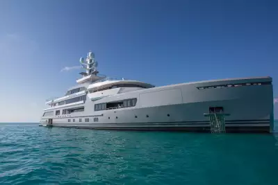 Cloudbreak superyacht to charter