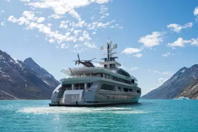 Cloudbreak superyacht to charter